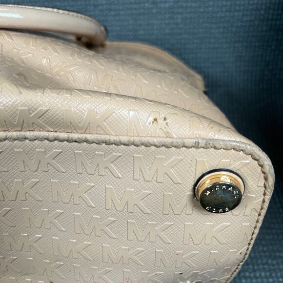 Michael Kors Cindy Monogram Satchel Bag Oyster Beige Patent Leather Dome Pockets - Picture 6 of 13